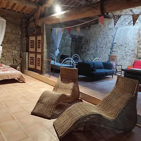 Hostel Aux Mimosas *